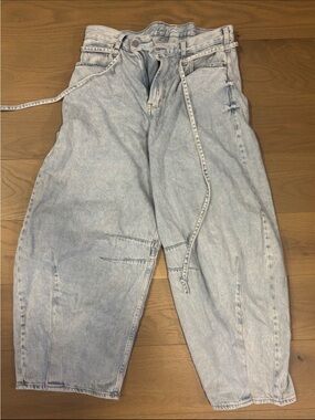 GAP high rise barrel jeans - light wash 31